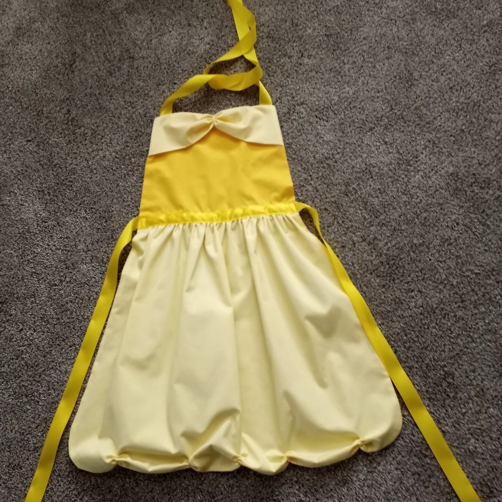 Princess apron of Belle